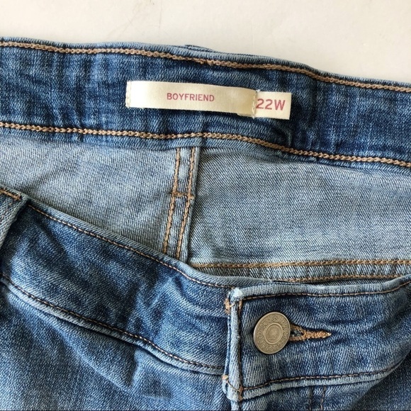 Levis Womens Plus Medium Wash Distressed Frayed Boyfriend Jeans Sz 22W - Picture 9 of 11